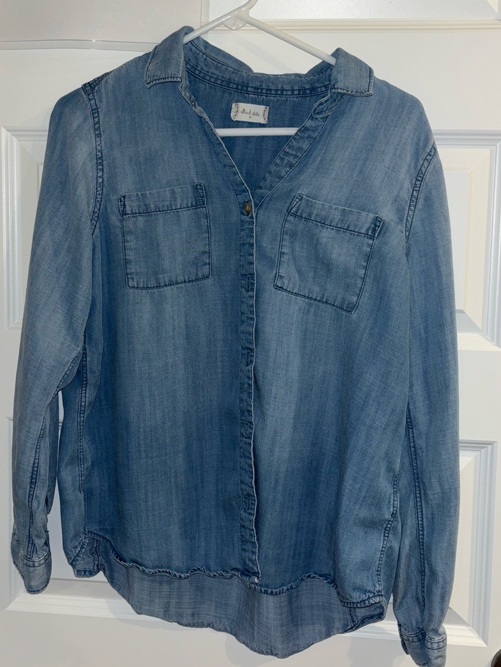 Altar’d State Women’s Medium Soft Lyocell Chambray Denim Shirt